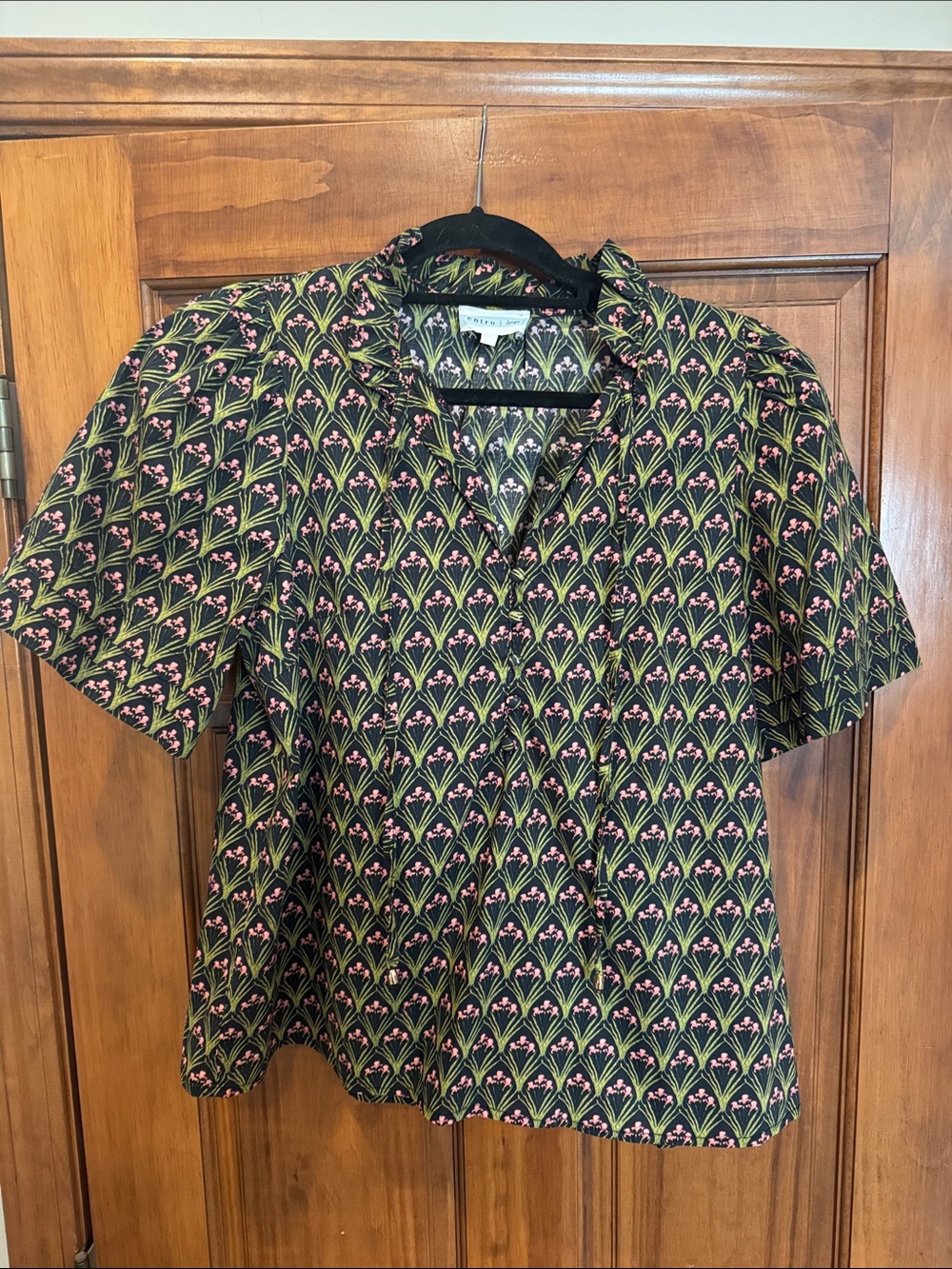 Patterned Short-Sleeve Women’s Top - Pink & Green & Black